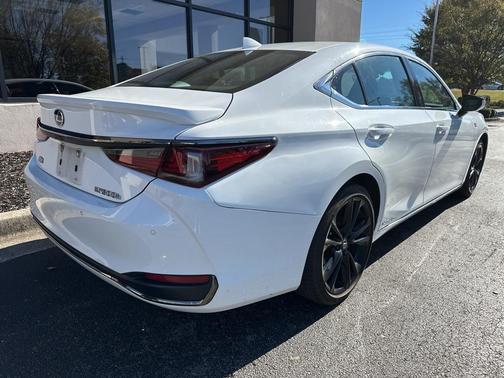 2022 Lexus ES 300h F SPORT