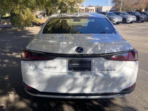 2022 Lexus ES 300h F SPORT