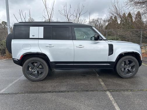 2022 Land Rover Defender 110 X-Dynamic SE