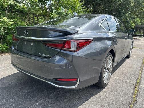 Cloudburst Gray 2022 Lexus ES 300h Ultra Luxury