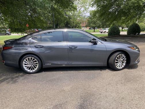 Cloudburst Gray 2022 Lexus ES 300h Ultra Luxury