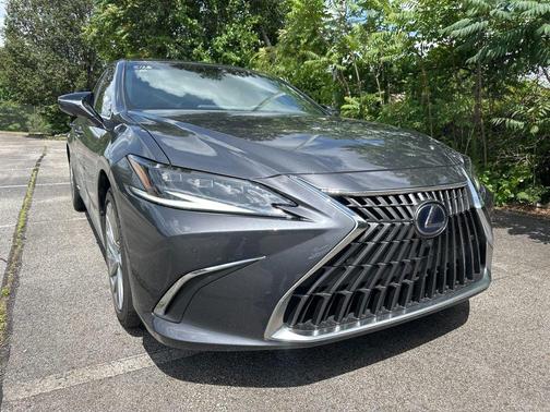 Cloudburst Gray 2022 Lexus ES 300h Ultra Luxury