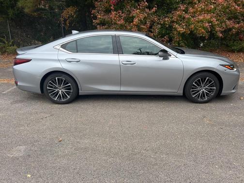 2024 Lexus ES 300h Base