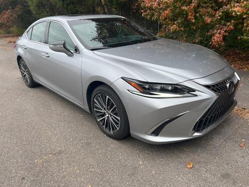2024 Lexus ES 300h Base