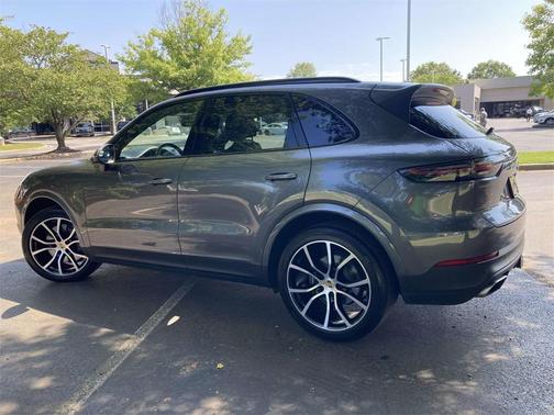 2023 Porsche Cayenne Base