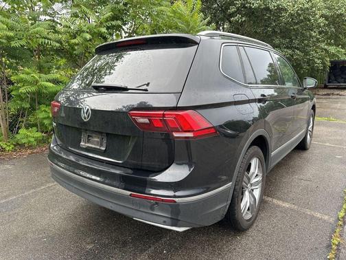 Deep Black 2021 Volkswagen Tiguan 2.0T SE
