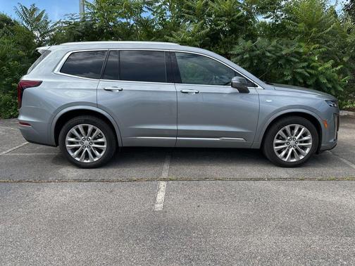 Argent Silver Metallic 2024 Cadillac XT6 Premium Luxury FWD