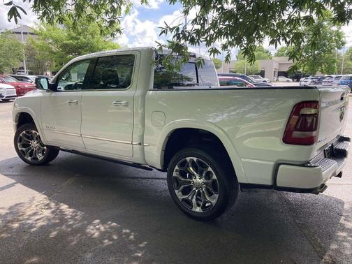 Ivory White Tri-Coat Pearlcoat 2022 RAM 1500 Limited