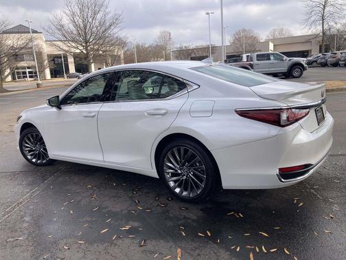 2025 Lexus ES 300h Luxury