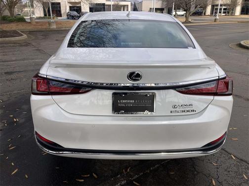 2025 Lexus ES 300h Luxury