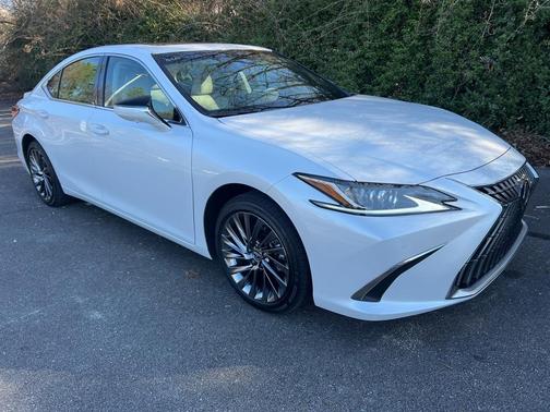 2025 Lexus ES 300h Luxury
