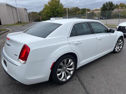 2018 Chrysler 300 Touring