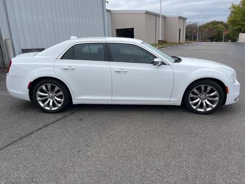 2018 Chrysler 300 Touring