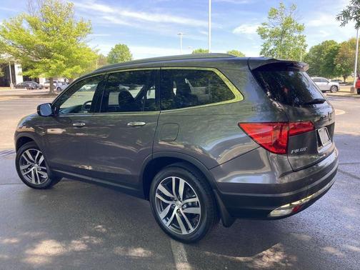 Lunar Silver Metallic 2018 Honda Pilot Touring