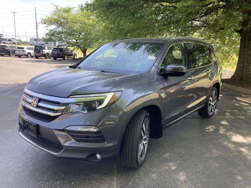 Lunar Silver Metallic 2018 Honda Pilot Touring
