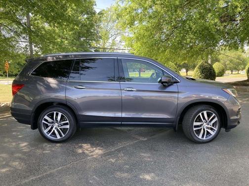 Lunar Silver Metallic 2018 Honda Pilot Touring