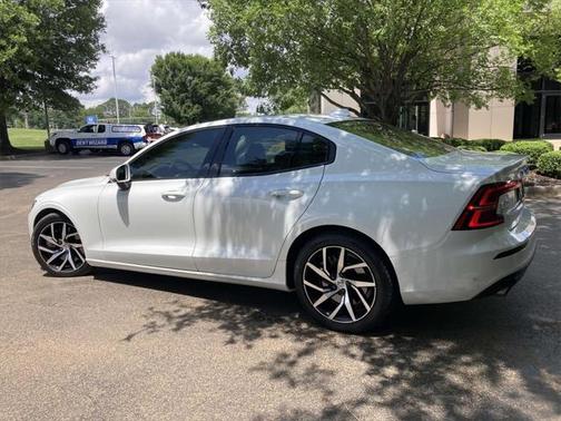 2019 Volvo S60 T6 Momentum