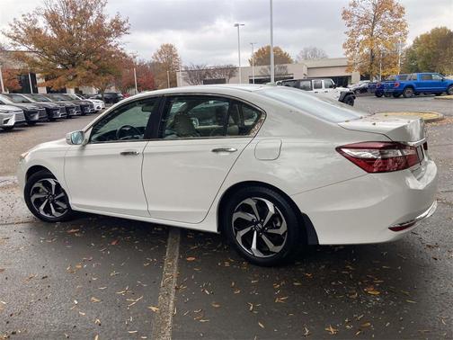 2017 Honda Accord EX-L w/Navigation & Honda Sensing