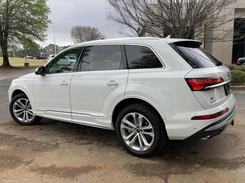 2025 Audi Q7 45 Premium Plus