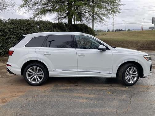 2025 Audi Q7 45 Premium Plus
