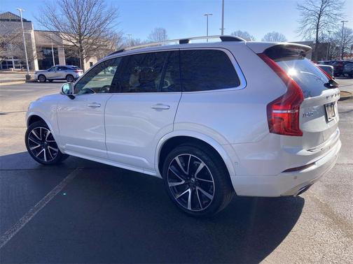 2019 Volvo XC90 T6 Momentum