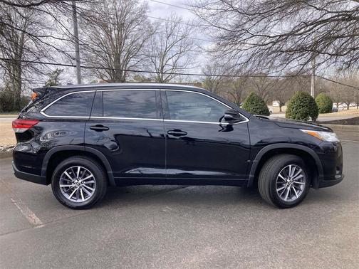 2017 Toyota Highlander SE