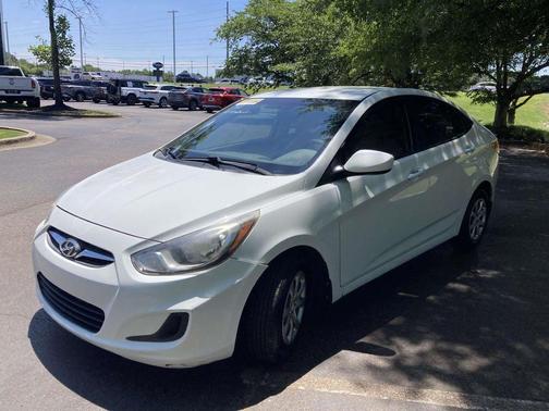 Century White 2014 Hyundai Accent GLS