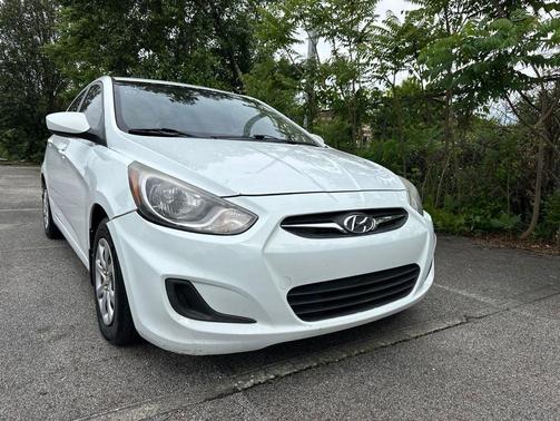 Century White 2014 Hyundai Accent GLS