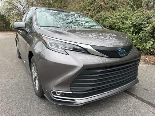 2023 Toyota Sienna XLE