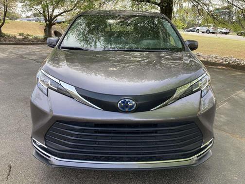 2023 Toyota Sienna XLE
