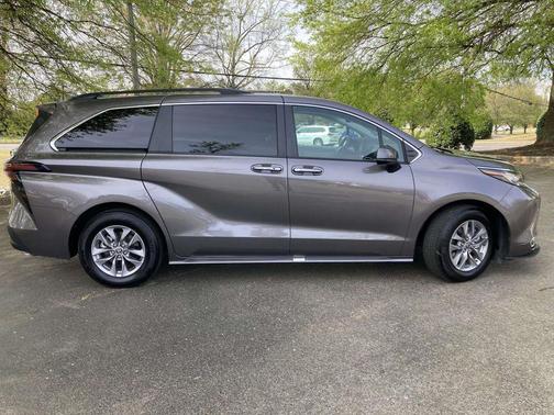 2023 Toyota Sienna XLE