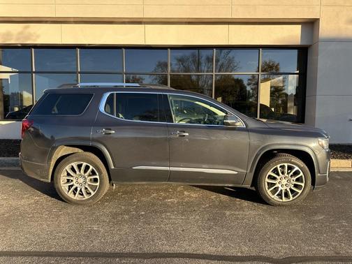 2023 GMC Acadia Denali