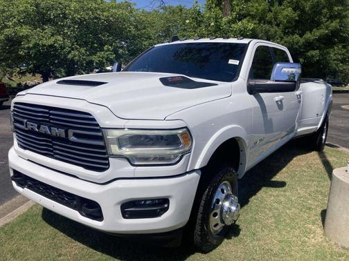 Bright White Clearcoat 2024 RAM 3500 Laramie Crew Cab 4x4 8' Box