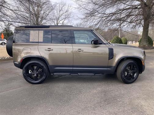 2024 Land Rover Defender 110 P400 S