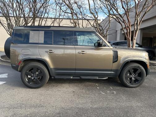 2024 Land Rover Defender 110 P400 S
