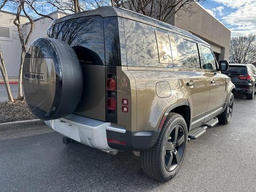 2024 Land Rover Defender 110 P400 S