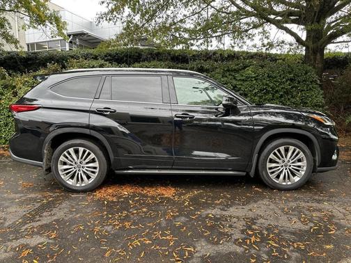 2022 Toyota Highlander Platinum