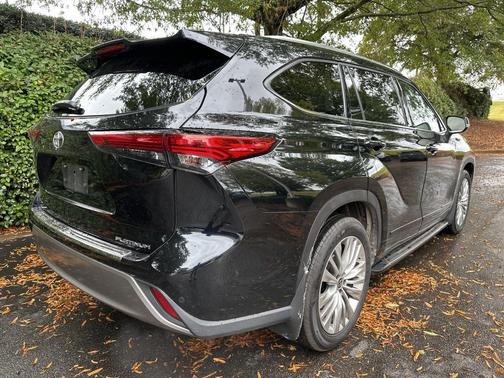 2022 Toyota Highlander Platinum