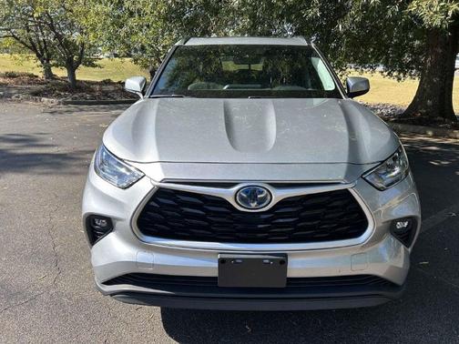 Celestial Silver Metallic 2020 Toyota Highlander Hybrid XLE