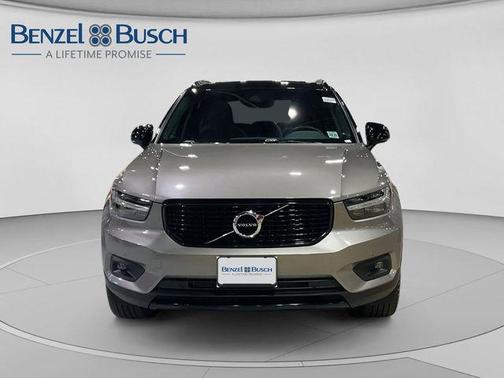 Pebble Gray Metallic 2022 Volvo XC40 T5 R-Design