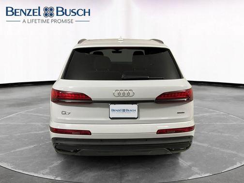 2022 Audi Q7 45 Premium Plus