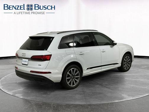 2022 Audi Q7 45 Premium Plus