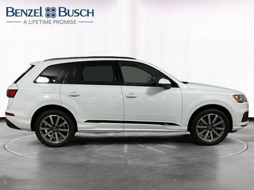 2022 Audi Q7 45 Premium Plus