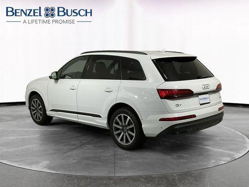 2022 Audi Q7 45 Premium Plus