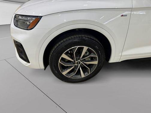 Arkona White 2024 Audi Q5 45 S line quattro Premium
