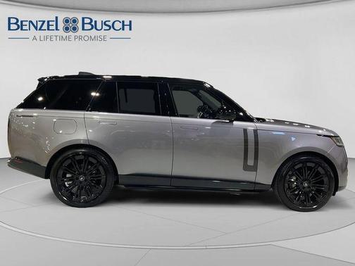Eiger Grey 2024 Land Rover Range Rover P400 SE