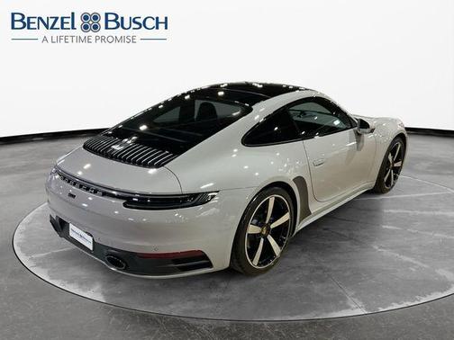 2022 Porsche 911 Carrera 4