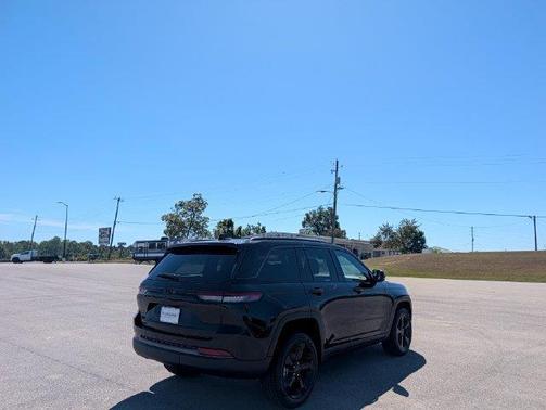 High Gloss Black 2027 Jeep Grand Cherokee Limited