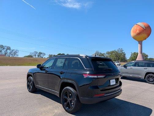 High Gloss Black 2027 Jeep Grand Cherokee Limited