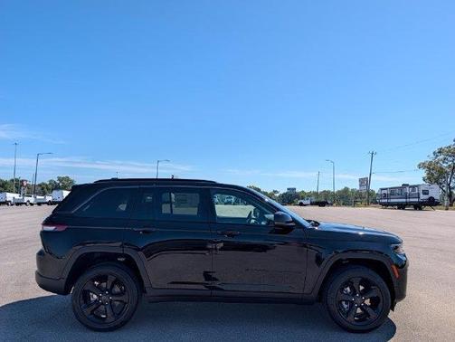 High Gloss Black 2027 Jeep Grand Cherokee Limited